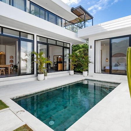 Villa Pono Pono - Uluwatu By Yolla Hospitality Екстер'єр фото
